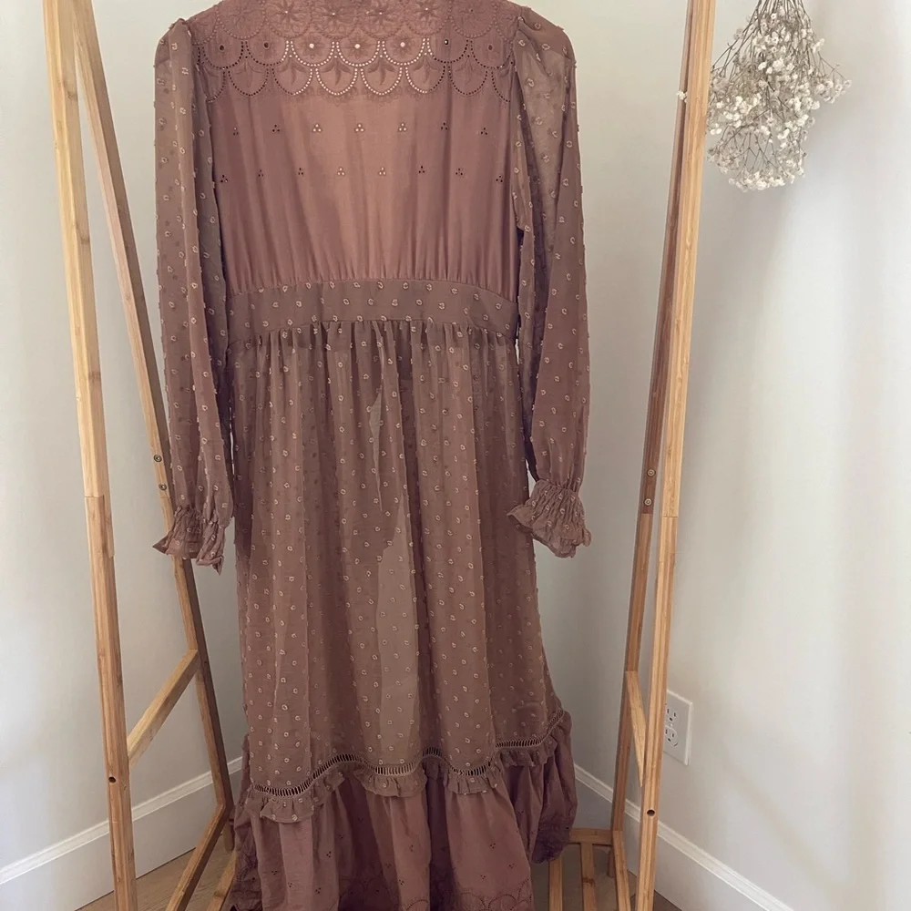 Romantic Eyelet Robe - Picture 6 of 8